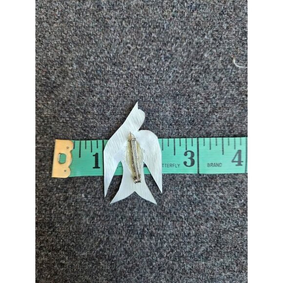 Carved Mother of Pearl Dove Brooch: Vintage White Shell Bird Pin - Picture 6 of 7